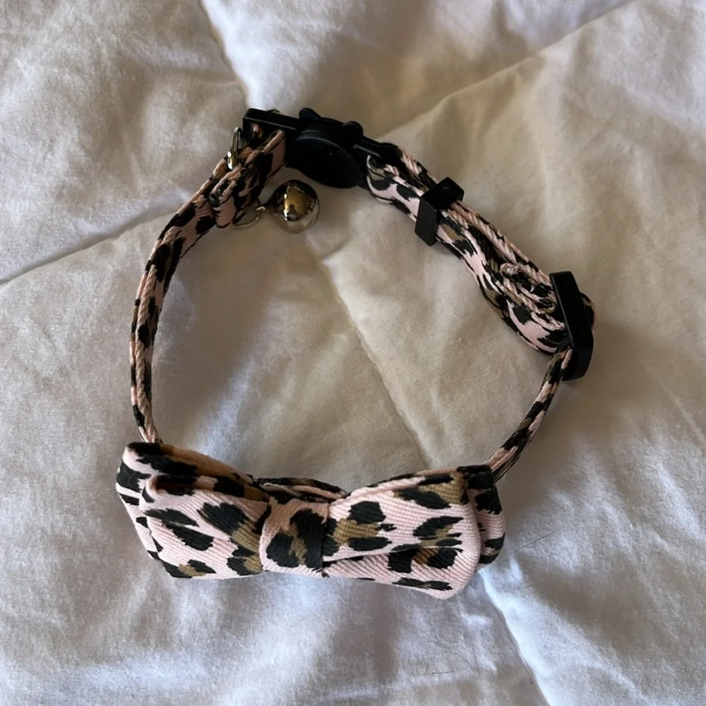 Adjustable cat collar NWOT